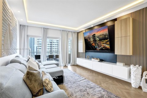 Condo in Hallandale Beach, Florida, 2 bedrooms  № 1959191 - photo 1