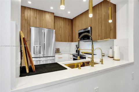 Condo in Hallandale Beach, Florida, 2 bedrooms  № 1959191 - photo 14