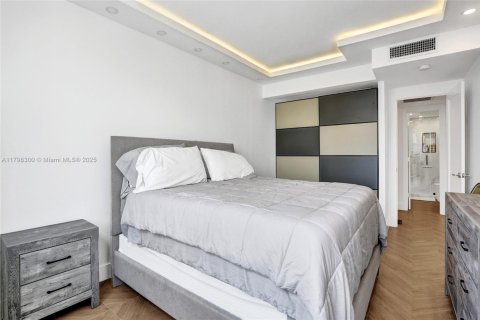 Condo in Hallandale Beach, Florida, 2 bedrooms  № 1959191 - photo 21