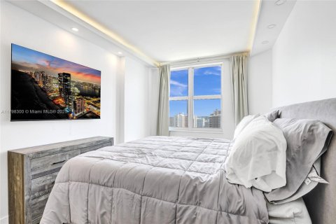 Condo in Hallandale Beach, Florida, 2 bedrooms  № 1959191 - photo 20