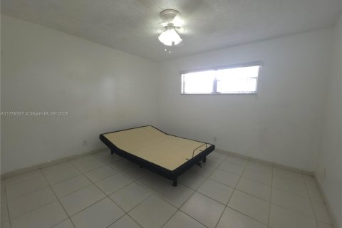 Condo in Pembroke Pines, Florida, 2 bedrooms  № 1731946 - photo 9