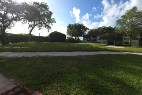 Condo in Pembroke Pines, Florida, 2 bedrooms  № 1731946 - photo 14