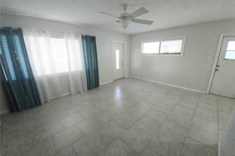 Villa ou maison à louer à Bradenton, Floride: 3 chambres, 106.28 m2 № 2385867 - photo 7