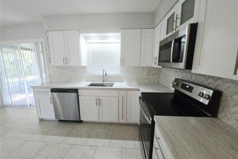 Villa ou maison à louer à Bradenton, Floride: 3 chambres, 106.28 m2 № 2385867 - photo 13