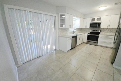 Villa ou maison à louer à Bradenton, Floride: 3 chambres, 106.28 m2 № 2385867 - photo 10