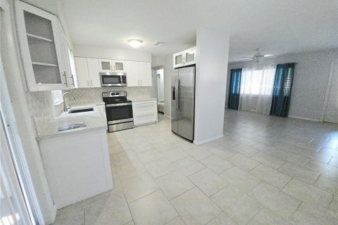 Villa ou maison à louer à Bradenton, Floride: 3 chambres, 106.28 m2 № 2385867 - photo 9