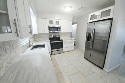 Villa ou maison à louer à Bradenton, Floride: 3 chambres, 106.28 m2 № 2385867 - photo 12