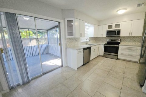 Villa ou maison à louer à Bradenton, Floride: 3 chambres, 106.28 m2 № 2385867 - photo 11