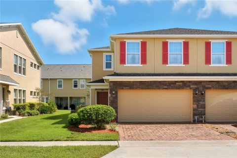 Adosado en Kissimmee, Florida 3 dormitorios, 176.14 m2 № 2111131