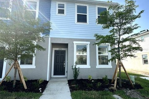 Снять в аренду таунхаус в Сарасота, Флорида 4 комнаты, 111.48м2, № 1831405 - фото 1