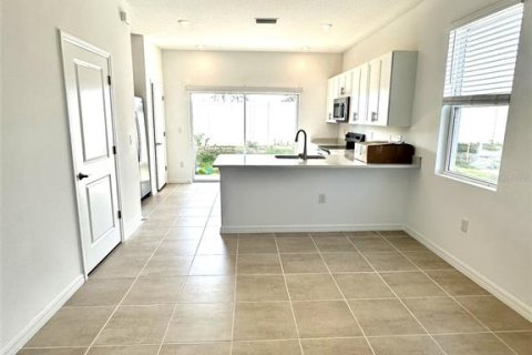 Снять в аренду таунхаус в Сарасота, Флорида 4 комнаты, 111.48м2, № 1831405 - фото 3