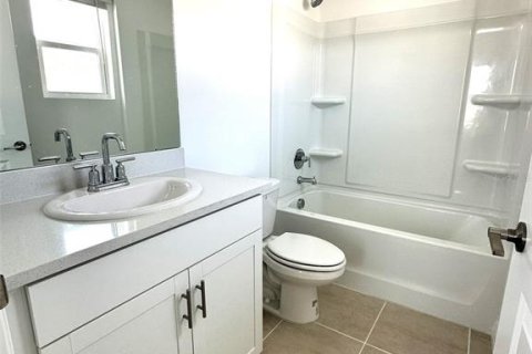 Снять в аренду таунхаус в Сарасота, Флорида 4 комнаты, 111.48м2, № 1831405 - фото 11