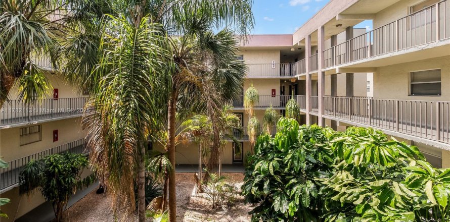 Condo in North Lauderdale, Florida, 1 bedroom  № 1713346