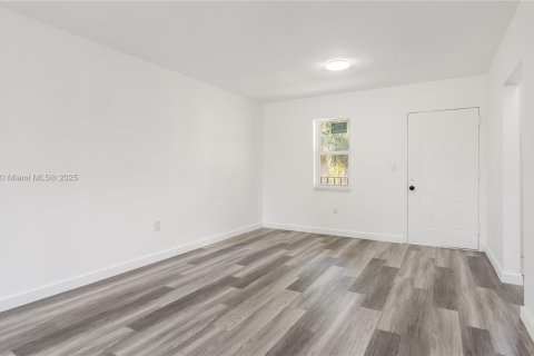 Condo in North Lauderdale, Florida, 1 bedroom  № 1713346 - photo 8