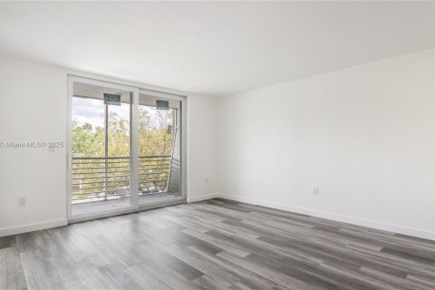 Condo in North Lauderdale, Florida, 1 bedroom  № 1713346 - photo 4