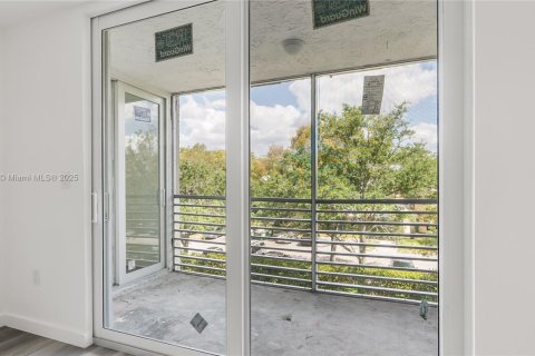 Condo in North Lauderdale, Florida, 1 bedroom  № 1713346 - photo 6