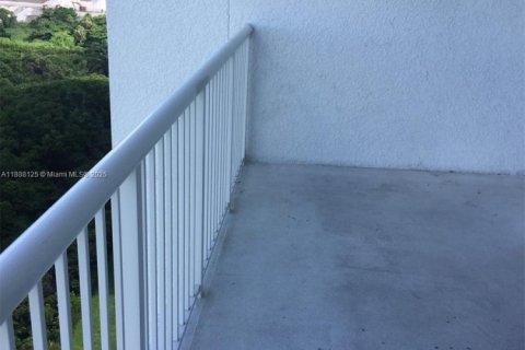 Copropriété à louer à North Miami, Floride: 2 chambres, 163.79 m2 № 1942076 - photo 5