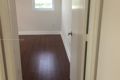 Copropriété à louer à North Miami, Floride: 2 chambres, 163.79 m2 № 1942076 - photo 14
