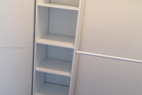 Copropriété à louer à North Miami, Floride: 2 chambres, 163.79 m2 № 1942076 - photo 23