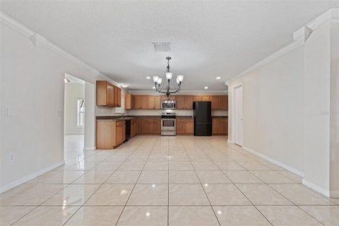 House in Kissimmee, Florida 5 bedrooms, 335.28 sq.m. № 2211180 - photo 17