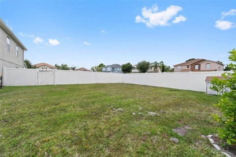 House in Kissimmee, Florida 5 bedrooms, 335.28 sq.m. № 2211180 - photo 5