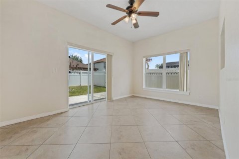 House in Kissimmee, Florida 5 bedrooms, 335.28 sq.m. № 2211180 - photo 24