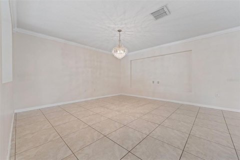 House in Kissimmee, Florida 5 bedrooms, 335.28 sq.m. № 2211180 - photo 19