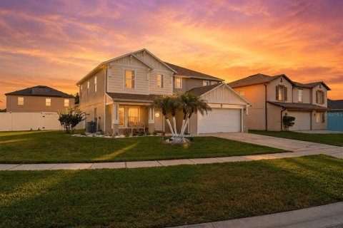 House in Kissimmee, Florida 5 bedrooms, 335.28 sq.m. № 2211180 - photo 2