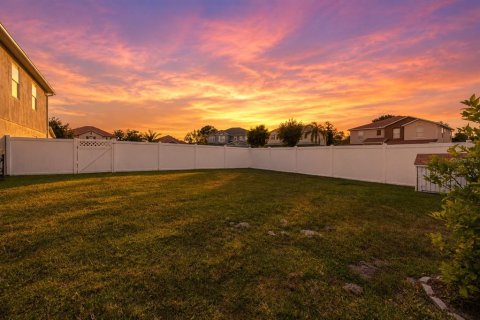 House in Kissimmee, Florida 5 bedrooms, 335.28 sq.m. № 2211180 - photo 4