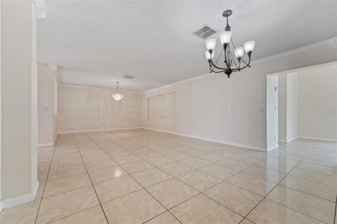 House in Kissimmee, Florida 5 bedrooms, 335.28 sq.m. № 2211180 - photo 18
