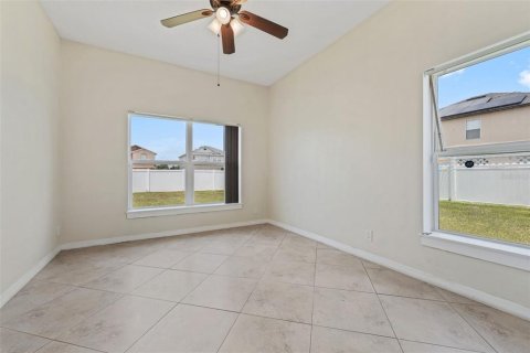 House in Kissimmee, Florida 5 bedrooms, 335.28 sq.m. № 2211180 - photo 25