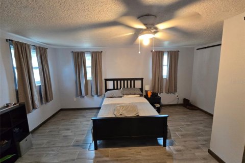 House in Deltona, Florida 4 bedrooms, 166.2 sq.m. № 2217019 - photo 17