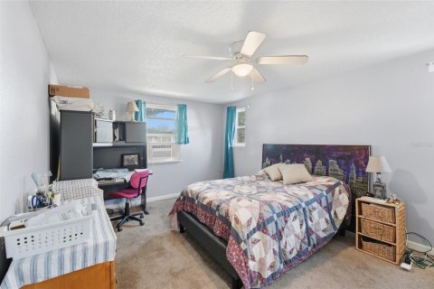 House in Deltona, Florida 4 bedrooms, 166.2 sq.m. № 2217019 - photo 26