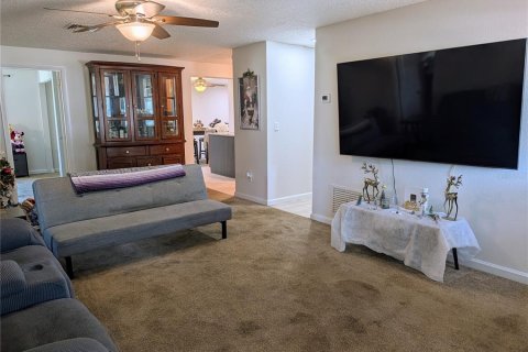 House in Deltona, Florida 4 bedrooms, 166.2 sq.m. № 2217019 - photo 5