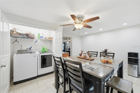 House in Deltona, Florida 4 bedrooms, 166.2 sq.m. № 2217019 - photo 14