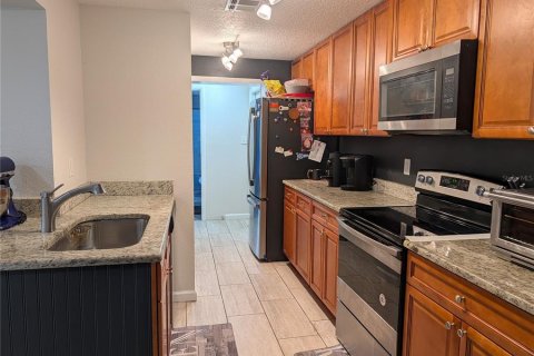House in Deltona, Florida 4 bedrooms, 166.2 sq.m. № 2217019 - photo 9