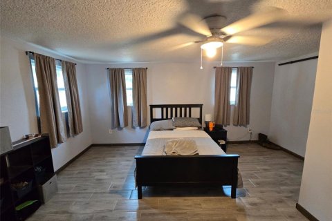 House in Deltona, Florida 4 bedrooms, 166.2 sq.m. № 2217019 - photo 19