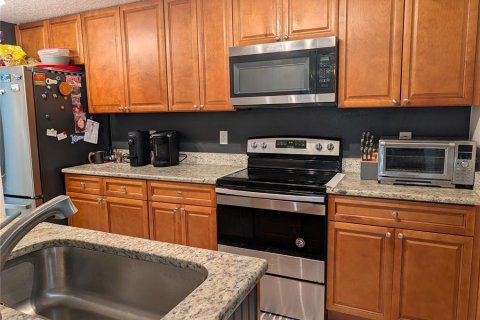 House in Deltona, Florida 4 bedrooms, 166.2 sq.m. № 2217019 - photo 10
