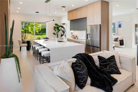 House in Weston, Florida 4 bedrooms, 173.08 sq.m. № 2080703 - photo 4