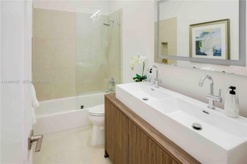 House in Weston, Florida 4 bedrooms, 173.08 sq.m. № 2080703 - photo 19