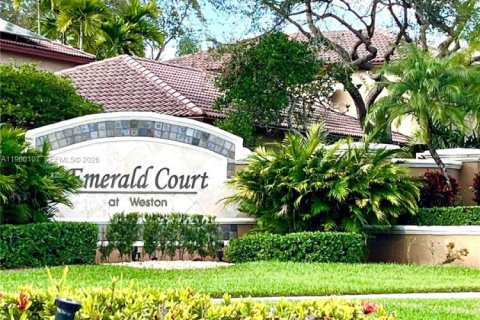 House in Weston, Florida 4 bedrooms, 173.08 sq.m. № 2080703 - photo 23