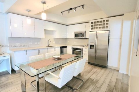 Condo in Miami, Florida, 1 bedroom  № 1952593 - photo 5