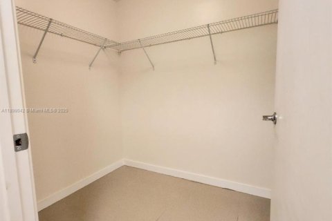 Condo in Miami, Florida, 1 bedroom  № 1952593 - photo 20