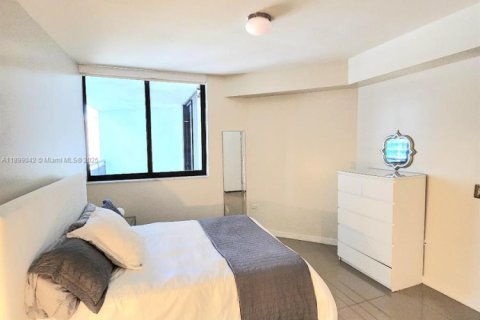 Condo in Miami, Florida, 1 bedroom  № 1952593 - photo 16