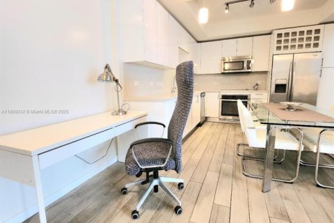 Condo in Miami, Florida, 1 bedroom  № 1952593 - photo 8