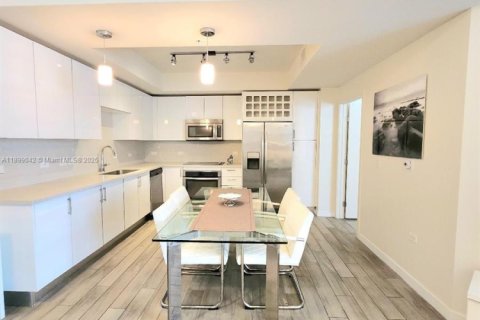 Condo in Miami, Florida, 1 bedroom  № 1952593 - photo 6