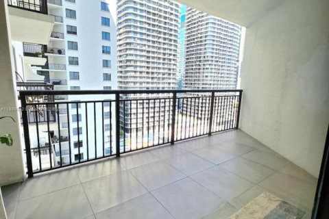 Condo in Miami, Florida, 1 bedroom  № 1952593 - photo 22