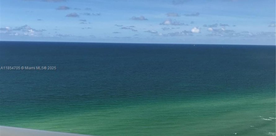 Condominio en Sunny Isles Beach, Florida, 2 dormitorios № 1874862