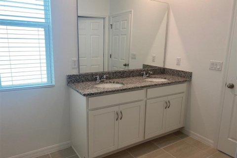 House in Howey-in-the-Hills, Florida 4 bedrooms, 176.51 sq.m. № 1832560 - photo 5