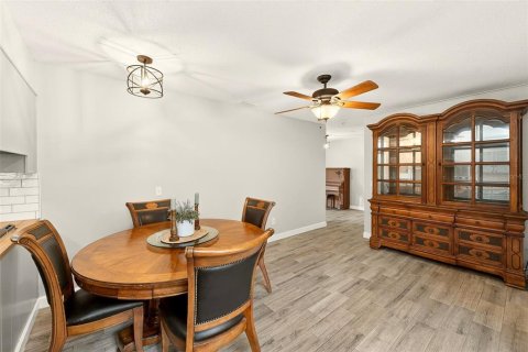 House in Mulberry, Florida 6 bedrooms, 292.27 sq.m. № 2107813 - photo 12